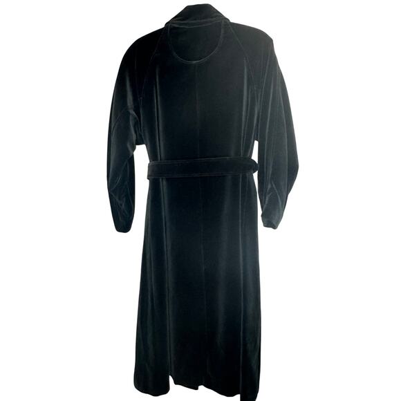 Vintage Black Velvet Long Belted Coat Size M Union Made in USA Cameo Button 70s - Picture 2 of 9